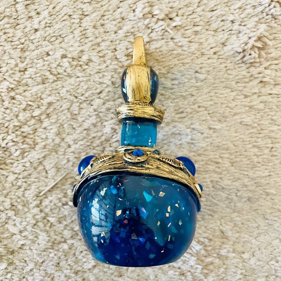 Magic potion polymer plastic material about 5 inches tall - Picture 2 of 2